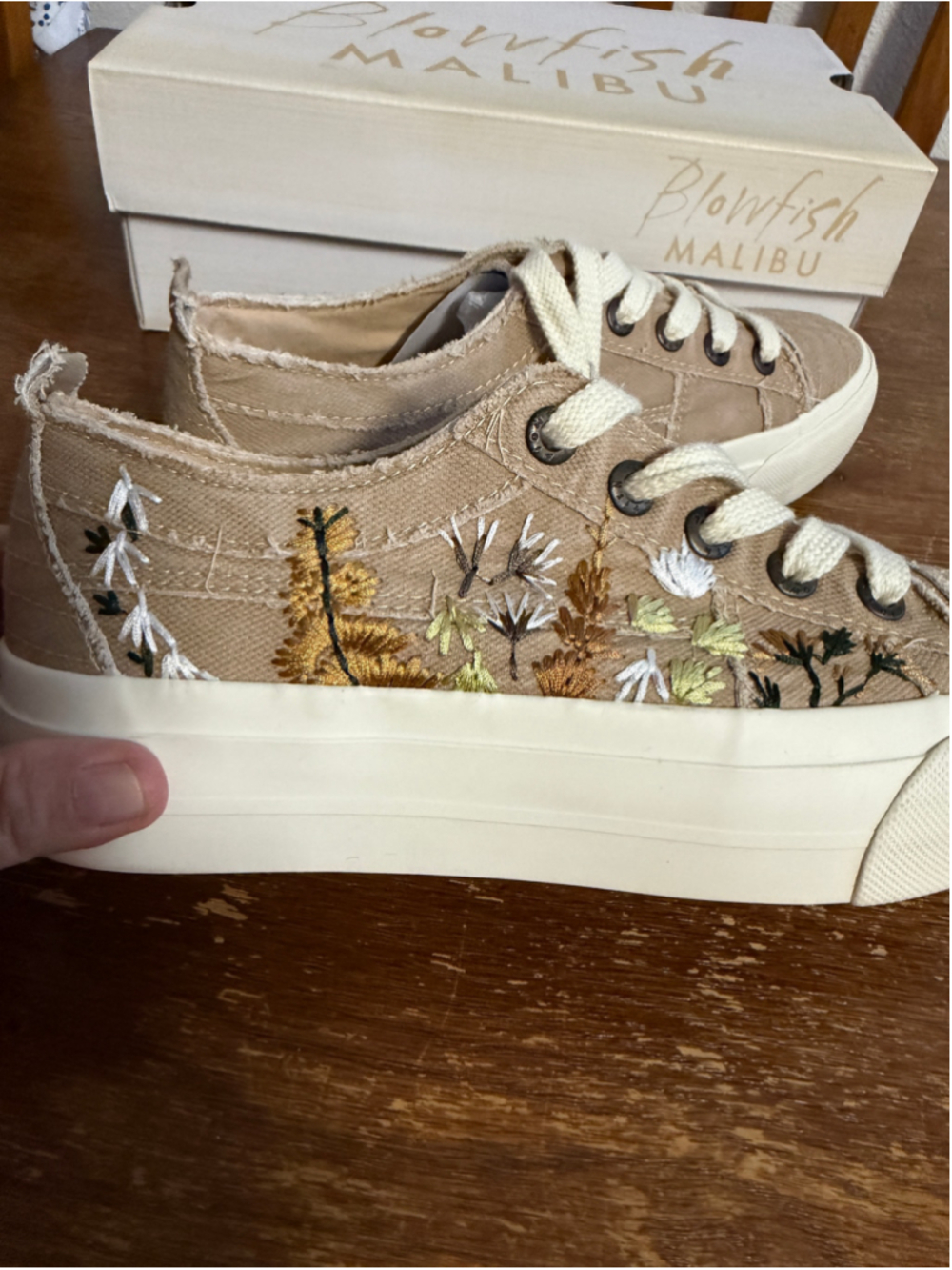 NEW Blowfish Malibu Sadie-Sun Women’s Size 8 Warm Taupe Embroidered Platform Sne - Picture 4 of 7